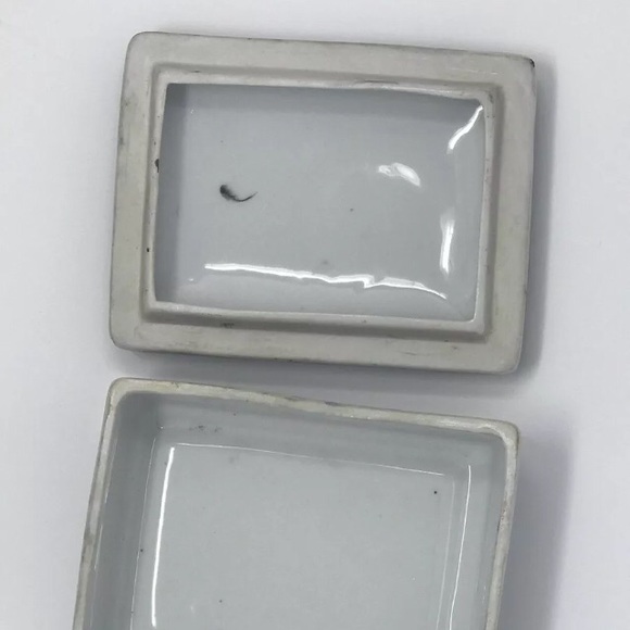 Hand Painted in Macau Porcelain Black Jewelry Box - Picture 3 of 3